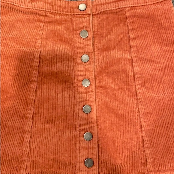 Peach colored skirt - Picture 2 of 2